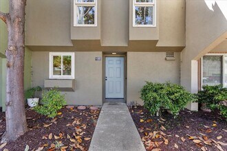 1105 Fontana Dr in Alameda, CA - Building Photo - Building Photo