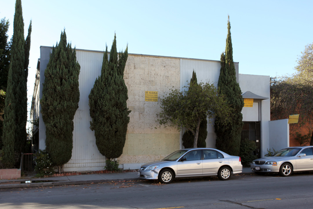 1075 Obispo Ave in Long Beach, CA - Building Photo