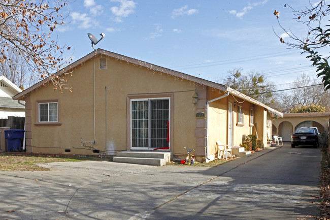 2372 Beaumont St in Sacramento, CA - Foto de edificio - Building Photo