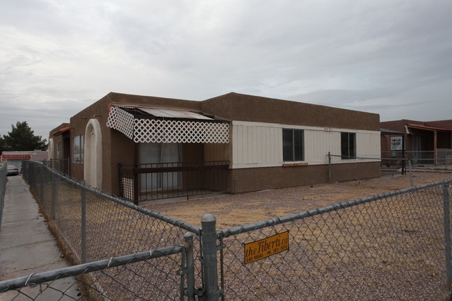 5217 W Cheyenne Ave in Las Vegas, NV - Building Photo - Building Photo