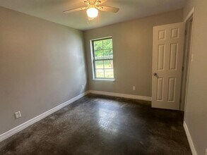 1725 Lakeshore Dr in Shreveport, LA - Building Photo - Building Photo