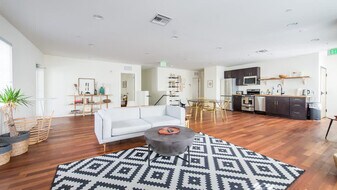 747 4th St in Miami Beach, FL - Building Photo