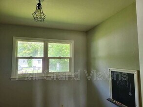 1425 S Fairview Ave in Decatur, IL - Building Photo - Building Photo