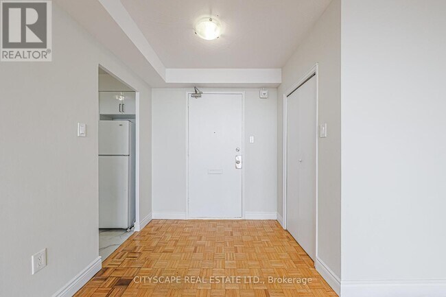 1442 Lawrence Ave W in Toronto, ON - Building Photo - Building Photo