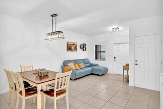 4668 Banker Ter in Davie, FL - Building Photo - Building Photo