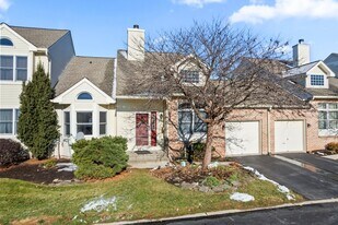 275 Ridings Cir in Macungie, PA - Building Photo