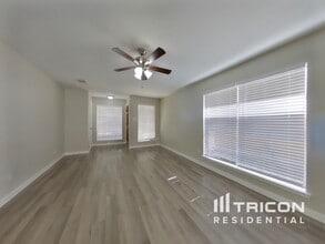 1824 Old Creek Dr in Rosenberg, TX - Foto de edificio - Building Photo