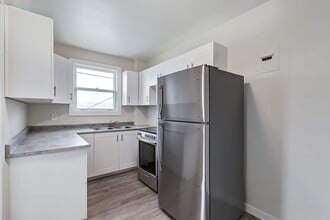 Lakeview Apartments in Regina, SK - Building Photo - Building Photo