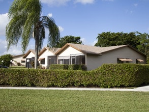 Delray Villas III in Delray Beach, FL - Foto de edificio - Building Photo