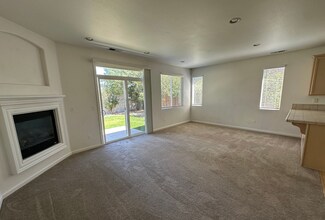 10875 Dancing Aspen Dr in Reno, NV - Building Photo - Building Photo