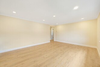 114 E Edsall Ave in Palisades Park, NJ - Building Photo - Building Photo