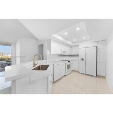 1800 Sunset Harbour Dr in Miami Beach, FL - Building Photo - Building Photo
