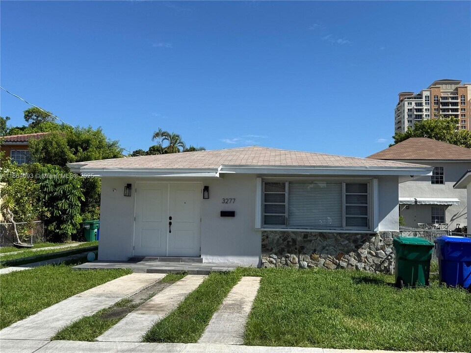 3277 SW 23rd Terrace in Miami, FL - Building Photo