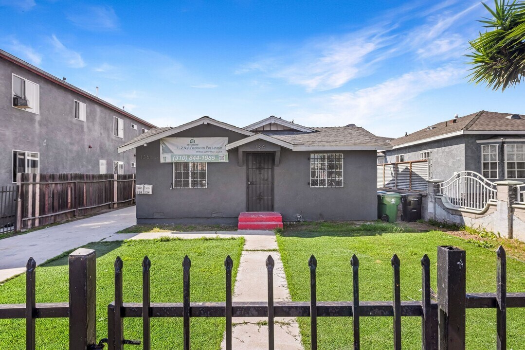 134 E 118th Pl in Los Angeles, CA - Building Photo