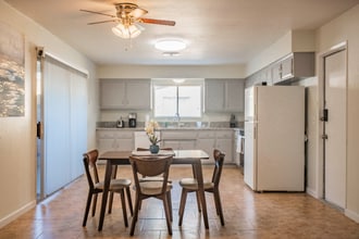 4225 Parkwood Ct in Bakersfield, CA - Building Photo - Building Photo