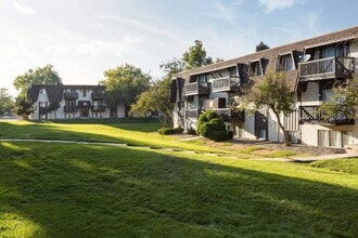 Trailgrove Apartments in Denver, CO - Building Photo - Building Photo