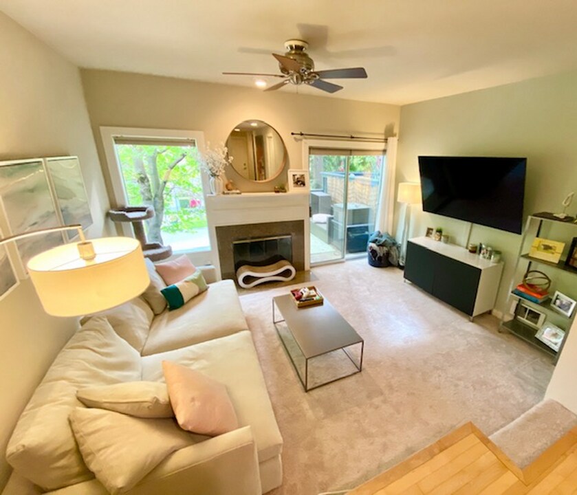 301 W Raye St in Seattle, WA - Building Photo