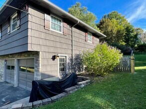 107 Margo Ln in Fayetteville, NY - Building Photo - Building Photo