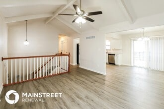 215 SE Crescent St, Unit 1126 in Lee's Summit, MO - Foto de edificio - Building Photo