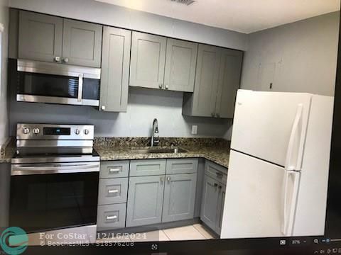 551 NW 18th St-Unit -A in Fort Lauderdale, FL - Foto de edificio - Building Photo