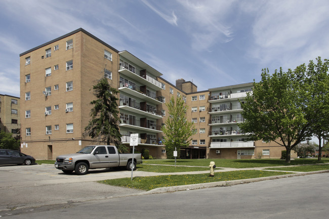 8 Kingsbridge Ct in Toronto, ON - Building Photo - Primary Photo