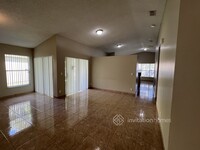 142 E Riverbend Dr in Sunrise, FL - Building Photo - Building Photo