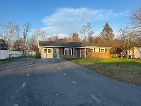 7484 Lilly Square in Dayton, VA - Building Photo