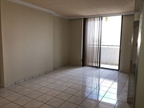 546 SW 1st St, Unit 501 in Miami, FL - Building Photo - Building Photo