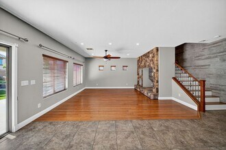 2353 W Barwick Dr in Phoenix, AZ - Foto de edificio - Building Photo