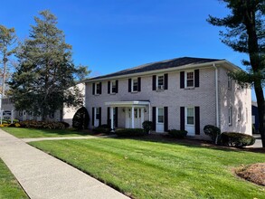 Evergreen Place in Hamden, CT - Foto de edificio - Building Photo