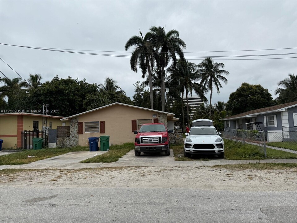 1354 NE 110th Terrace in Miami, FL - Building Photo