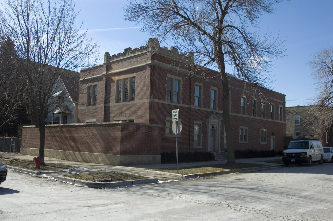 W School St in Chicago, IL - Building Photo