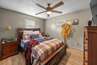 408 Zay Dr in Excelsior Springs, MO - Building Photo - Building Photo