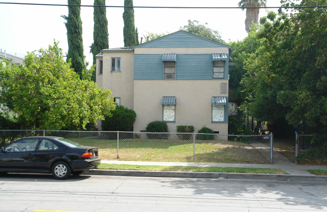 1800-1806 Scott Rd in Burbank, CA - Building Photo