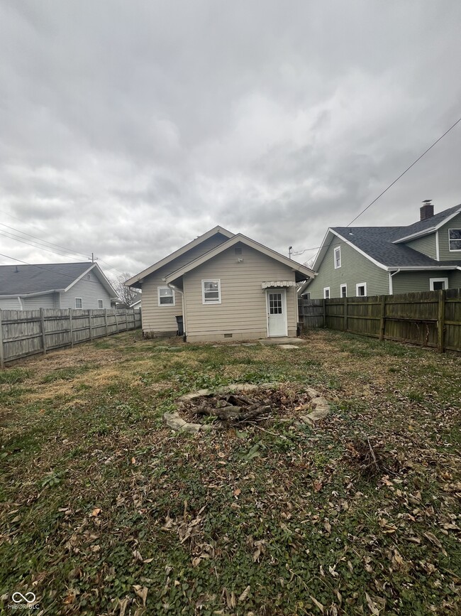 2707 E Lynn St in Anderson, IN - Foto de edificio - Building Photo