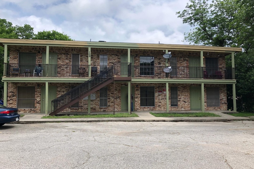 Dean Apartments in Killeen, TX - Building Photo