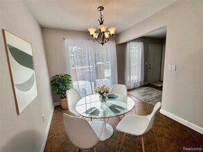 41070 Southwind Dr in Canton Township, MI - Building Photo - Building Photo