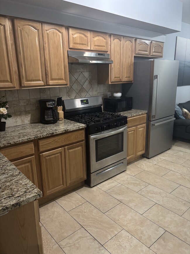 142 Ripley Pl, Unit 2nd Fl Apartment in Elizabeth, NJ - Foto de edificio - Building Photo