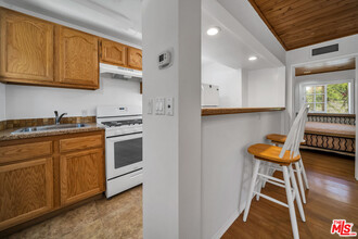 921 Roscomare Rd in Los Angeles, CA - Building Photo - Building Photo