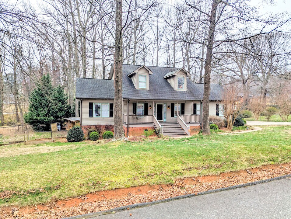 110 Melanie Ln in Greenville, SC - Building Photo