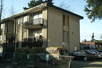 California Avenue Apartments in Seattle, WA - Building Photo - Building Photo