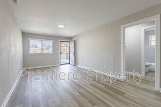 719 E College St in Independence, MO - Building Photo - Building Photo