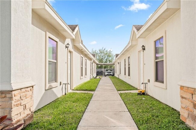 18 N Ebony St in Pharr, TX - Building Photo - Building Photo