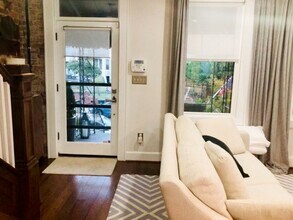 179 V St NE, Unit #A in Washington, DC - Foto de edificio - Building Photo