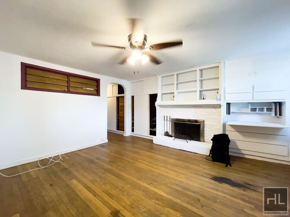 72 S 1st St, Unit 1 in Brooklyn, NY - Building Photo