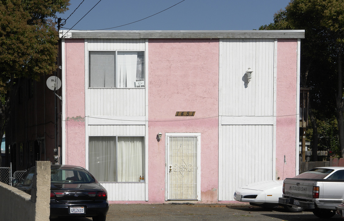 1451 81st Ave in Oakland, CA - Foto de edificio