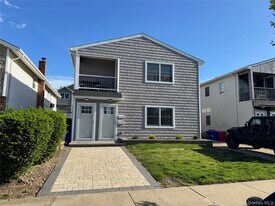 542 E Pine St in Long Beach, NY - Building Photo