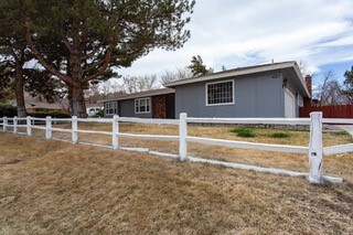 7050 Pembroke Dr in Reno, NV - Foto de edificio - Building Photo