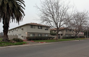 Arden Fair Apartments in Sacramento, CA - Building Photo - Building Photo