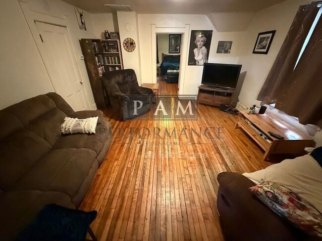 property at 2442 N Bremen St